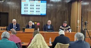 Купуването на буферния паркинг одобрено след два часа остри дебати