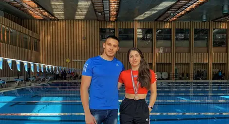 Берна Велинова и Георги Кръстев бяха сред най-добрите в басейна. 						Снимка: Утро