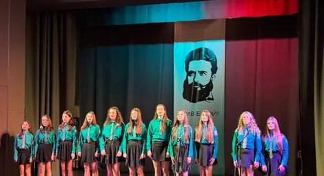 Най-старото училище в Русе отбеляза своя патронен празник Най-старото училище в Русе отбеляза своя патронен празник