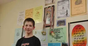 Фондация „Бербатов“ вдигна стена пред талантливия Максимилиан