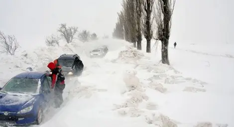До два метра преспи са се образували по пътни участъци в Русенско