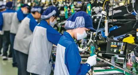 Произвеждаме с 20 на сто повече компютърна и комуникационна техника