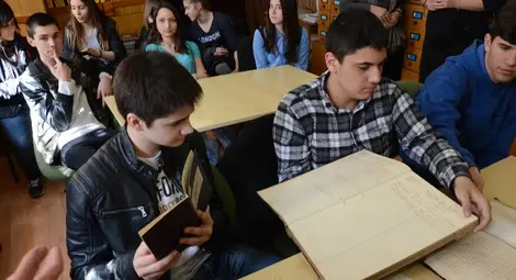 Чекова книжка на 112 години  впечатли бъдещи банкери