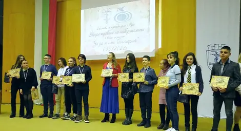 Част от наградените рецитатори. 					Снимка: Община Русе