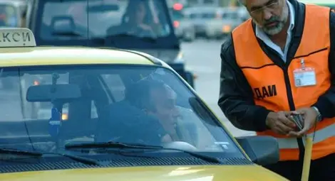 Хванаха таксиджия без книжка в Пловдив