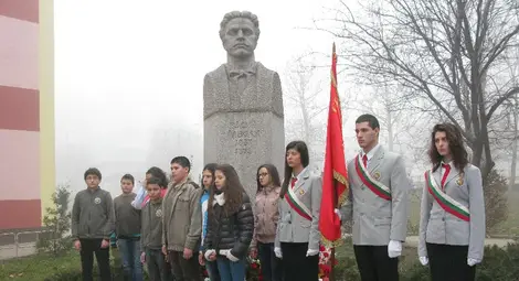 Стотици деца си припомниха подвига на патрона си Левски
