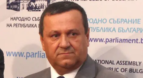 Адемов съобщи вариантите за увеличение на заплатите Адемов съобщи вариантите за увеличение на заплатите