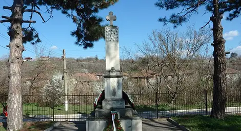 Над 40 000 лева са необходими за ремонт на четири военни паметника в Русенско Над 40 000 лева са необходими за ремонт на четири военни паметника в Русенско