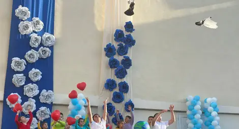 Кметът Пенчо Милков връчи почетен плакет на директорката на ДГ &bdquo;Синчец&ldquo; в Средна кула за юбилея на градината