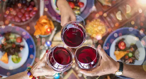 Сваляме кръвното с три чаши червено вино на седмица Сваляме кръвното с три чаши червено вино на седмица