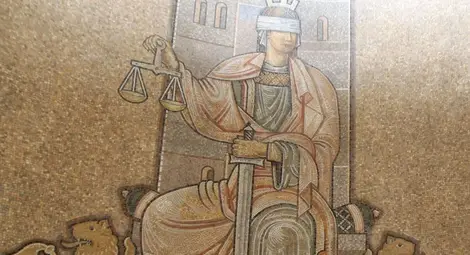 Крадци на техника за хиляди се измъкнаха условно след споразумение Крадци на техника за хиляди се измъкнаха условно след споразумение