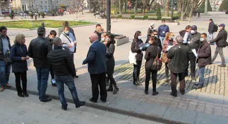 Обществени възпитатели ще следят за разхождащи се вечер тийнейджъри