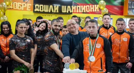 Русе посрещна европейските си герои в щангите Ангел и Джан