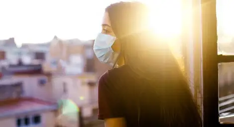 Слънчевата светлина може да обясни очебийните разлики в броя на починалите от COVID-19 Слънчевата светлина може да обясни очебийните разлики в броя на починалите от COVID-19