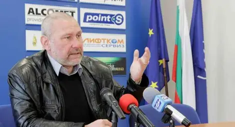 Вдигат две църкви от стъкло в Преслав