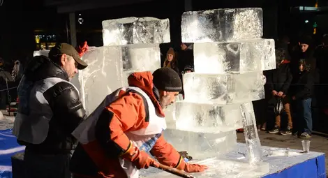 Канадец издига Русе към небето с леден асансьор