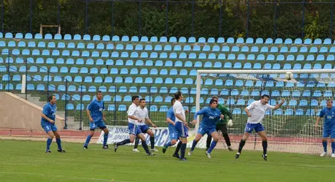 Ветераните на &bdquo;Дунав&ldquo; разбиха &bdquo;Левски&ldquo; с 4:1 в първия полуфинал