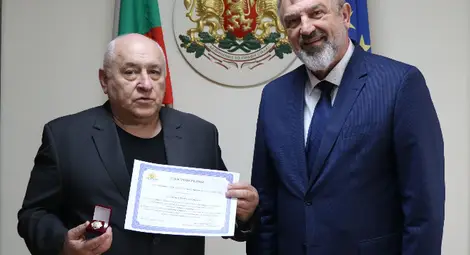 Иван Хаджииванов бе отличен със знака&nbsp;  на областния управител на Русе Драгомир Драганов