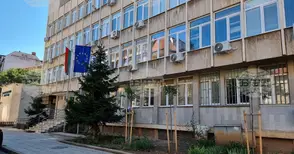 Двигатели и части от крадени автомобили от държави в ЕС са намерени в автосервиз във Враца, съобщиха от полицията