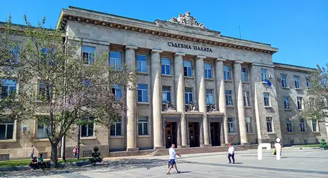 Русенски посредник за регистрация на коли на румънци се прощава с 3.9 милиона