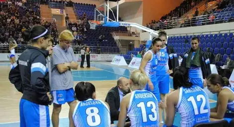 "Дунав 8806" бие "Нефтохимик" в мач за престиж