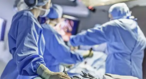 За пръв път в историята: Присадиха бели дробове от жив донор на човек с коронавирус