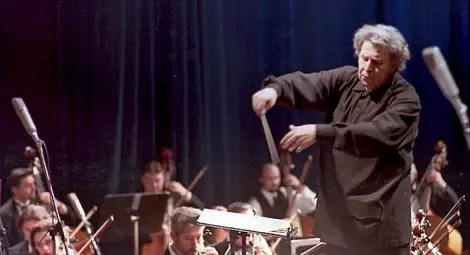 Почина известният гръцки композитор и активист Микис Теодоракис