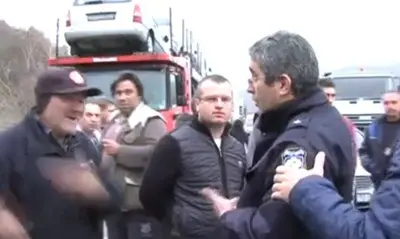 Шофьори на български тирове блокираха магистрала в Гърция