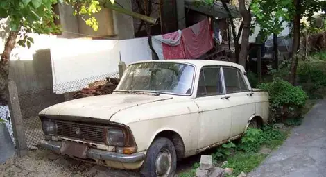 Вдигнат на трупчета москвич шест години трупа данъци и лихви