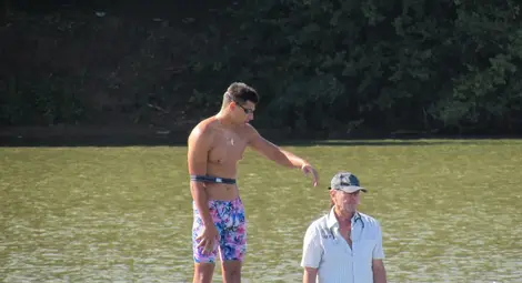 Теодор след 5 часа благотворително плуване с една ръка: В живота трябва да си помагаме