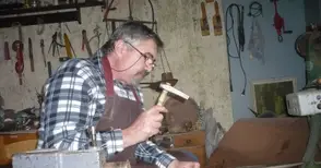 Медникарят Венцислав Цанев смая турските майстори с изящните си джезвета