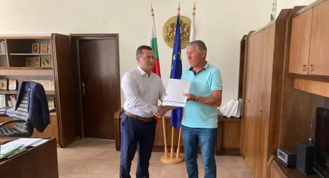 Кметът на Русе награди бронзовия медалист по академично гребане Лазар Пенев