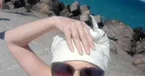 Тюрбан или кърпа на главата - модерно е и пази косата от изгарящото слънце