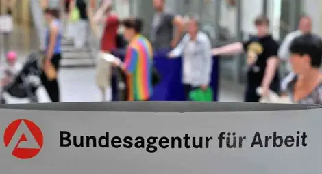 Безработицата в еврозоната продължава да расте Безработицата в еврозоната продължава да расте