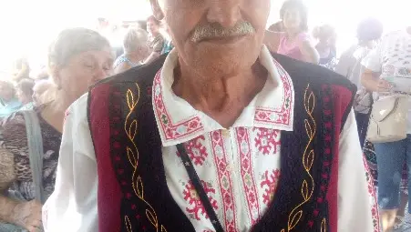 Сандрово събра на фестивалната сцена 5-годишната Ива и 83-годишната Николина