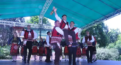 &bdquo;Златната гъдулка&ldquo; събира над 500 участници в парка