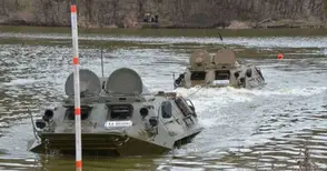 Военни спасяваха бедстващи хора на остров в професионална демонстрация