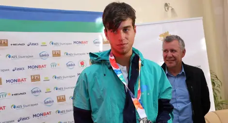 Адриан Андреев е №4 в света при юношите, може да започне годината като №2