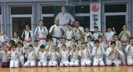 33 каратисти на Калинов защитиха по-високи степени 33 каратисти на Калинов защитиха по-високи степени