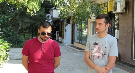 Наградените за задържането на брутален грабител: Реагирахме спонтанно, видяхме плачещото дете и тръгнахме след мъжа