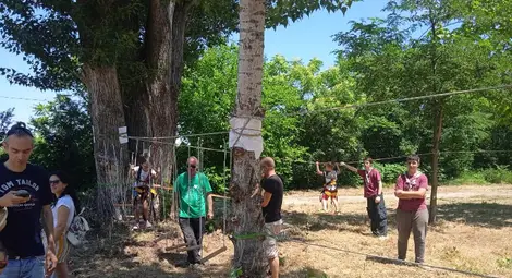 Един ден без телефони и интернет: Канят деца да рисуват и да научат как се оцелява сред природата