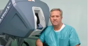 Председателят на Съвета на директорите на УМБАЛ „Канев“ проф. д-р Марин Георгиев, дм: При роботизираната хирургия работи хирургът, а роботът му позволява операцията да е по-безопасна