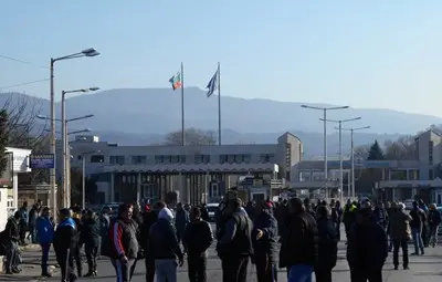 Българските шофьори и превозвачи се заканват блокадата на ГКПП &bdquo;Кулата &ndash; Промахон&rdquo; да продължи цяла нощ