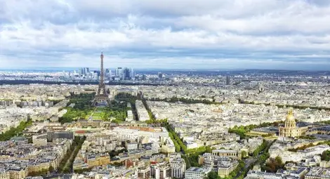 Най-малко пет безпилотни самолета са прелетели над Париж за една нощ Най-малко пет безпилотни самолета са прелетели над Париж за една нощ