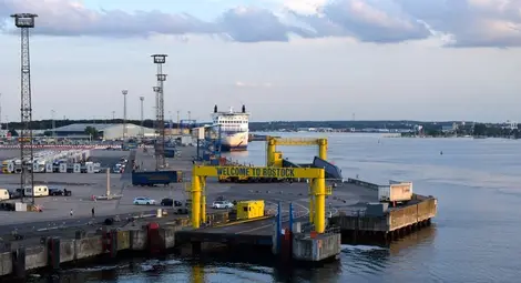 Пиян капитан блокира с кораба си пристанище Рощок