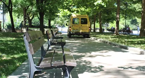 Сложиха 50 нови пейки в центъра