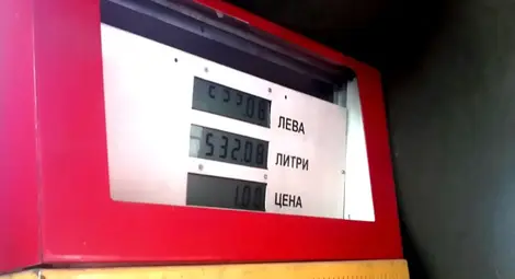 Бункеровчик на кораби превърнал бус и склад в нелегални бензиностанции Бункеровчик на кораби превърнал бус и склад в нелегални бензиностанции