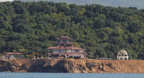 Горя покривът на лятна резиденция на Ахмед Доган край Бургас