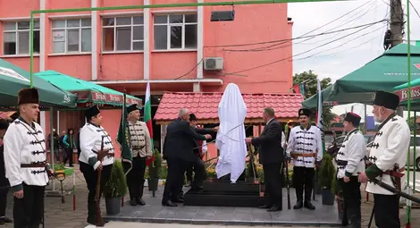 Екзарх Йосиф почете Ботев и героите на българската свобода и независимост с паметник на поета-революционер /галерия/