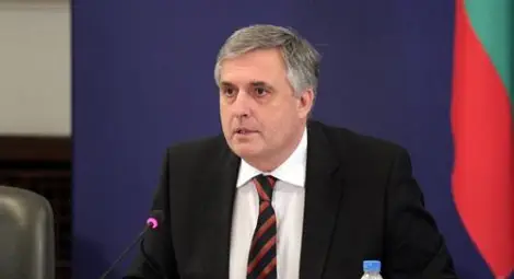 След разговор с премиера, Калфин внася нов проект за осигурителните прагове